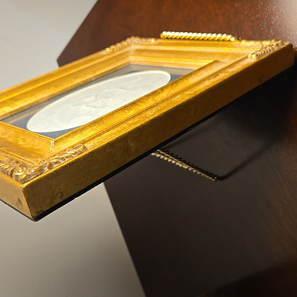 Gold Twisted Wire Display Stand - Picture 2 of 7